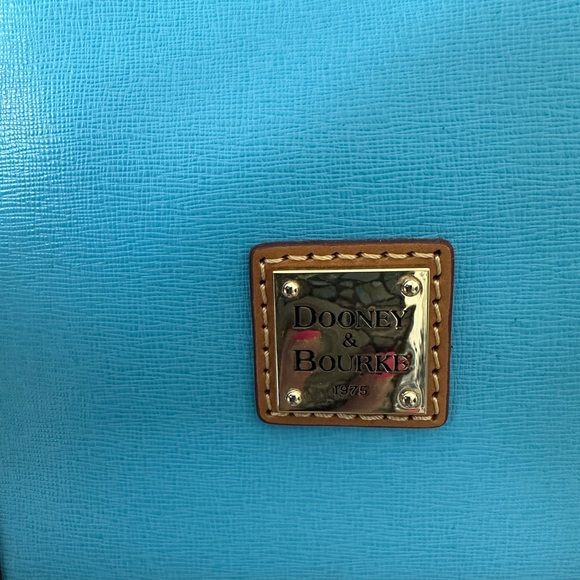 Beautiful baby blue BRAND NEW NEVER USED Dooney & Bourke long strap purse! - Picture 3 of 9